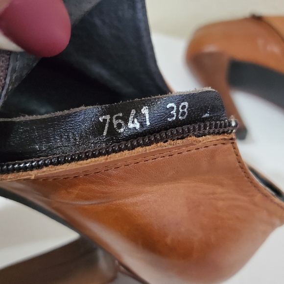 Cecil Leather Brown and Tan Ankle Boots Size 8 - Picture 9 of 10